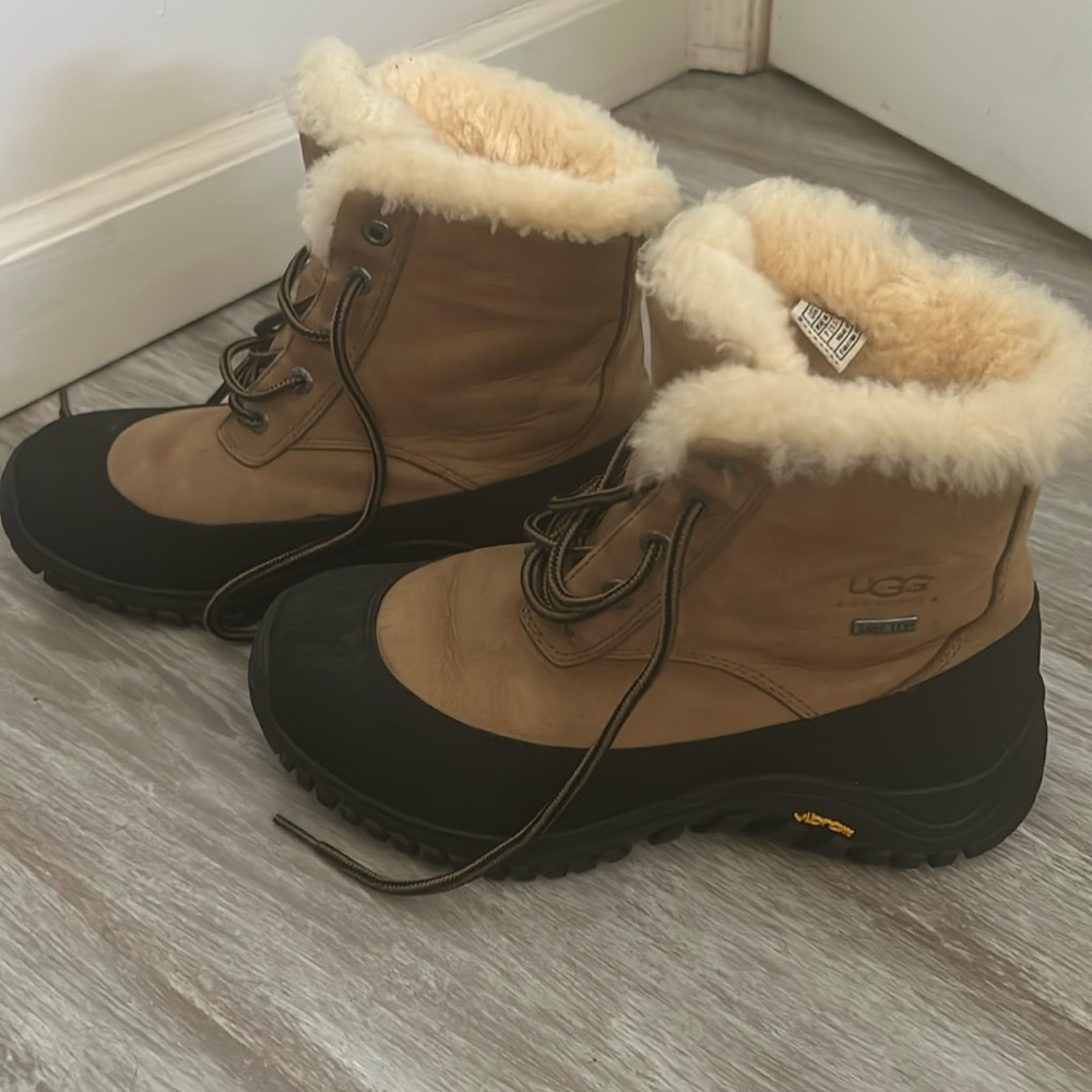 UGG Adirondack Boots size 7